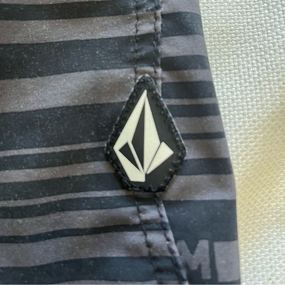 Volcom Toddler Board Shorts 3T - Picture 5 of 6